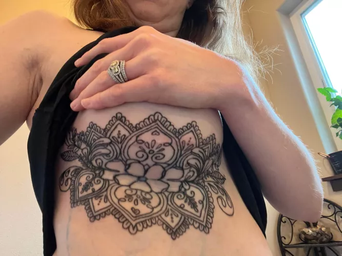 Wife’s underboob! What do you think?