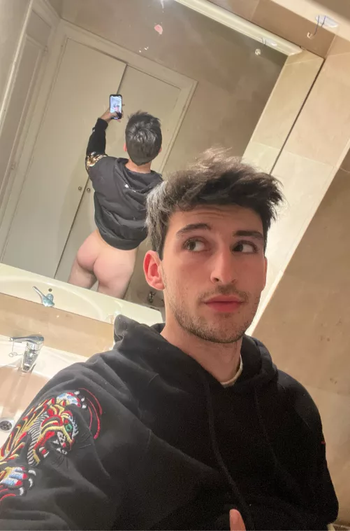 19 spanish fit bottom looking for abs and big bulges hmu with pic !!@chasar03