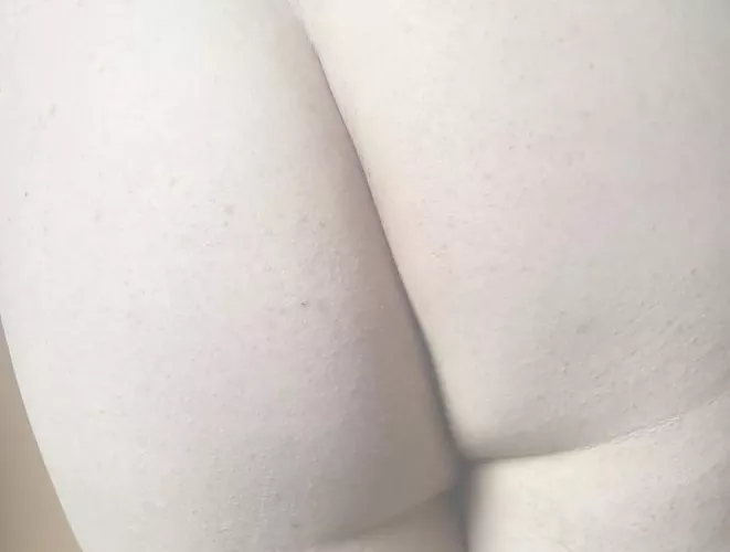 25 was straight but ever since some guys said my ass was hot I’ve been curious of letting horny guys grab smack and lick it while I suck dick