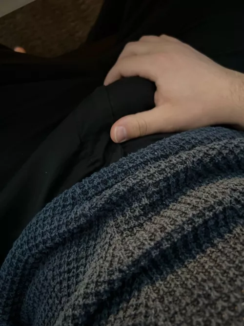 28 big bro looking for a little bro who wants to undress or change boxers or take a shower while big bro watches. Long term would be nice also. We show faces (discrete !!). DM with age and snap :)