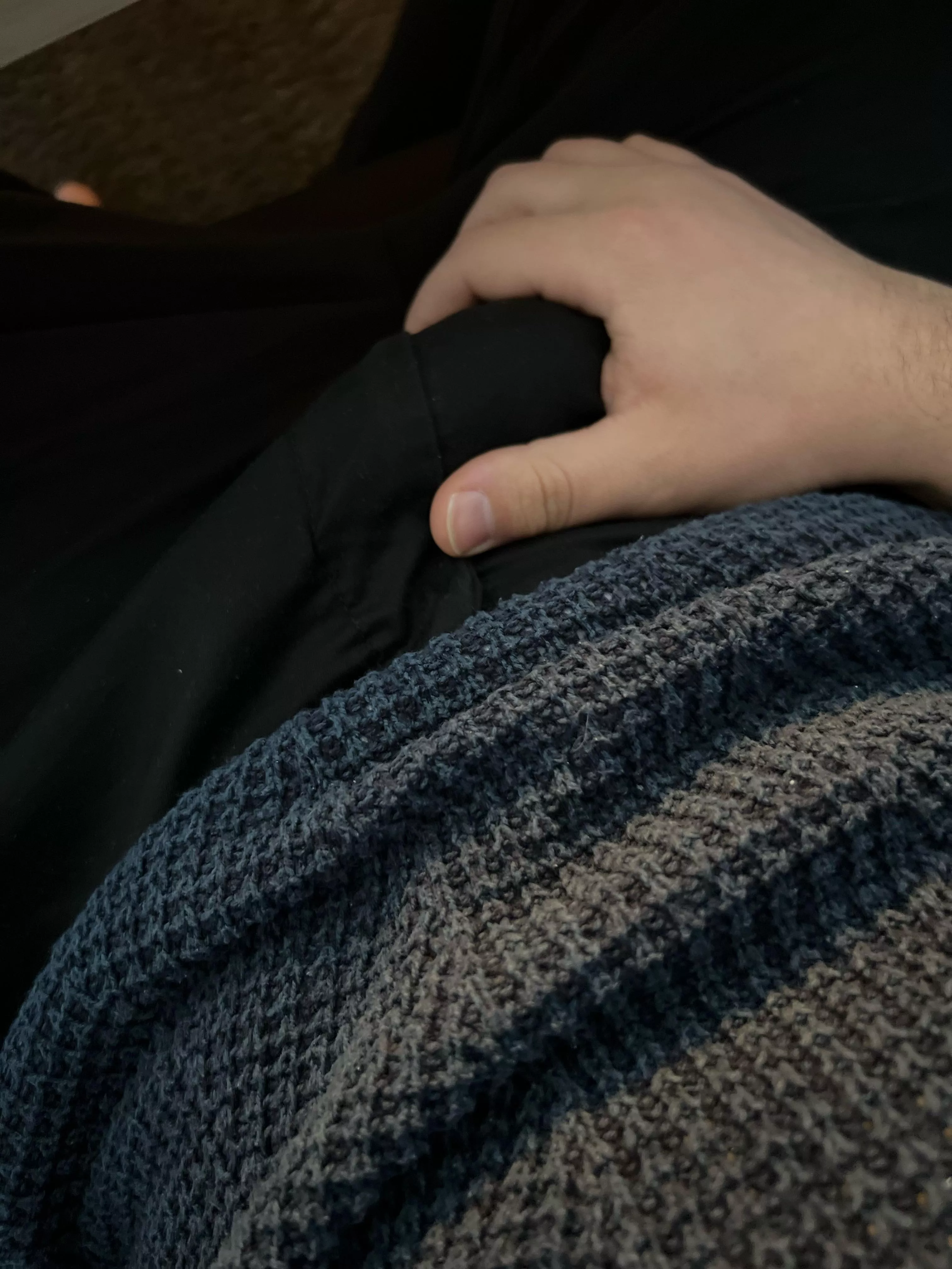 28 big bro looking for a little bro who wants to undress or change boxers or take a shower while big bro watches. Long term would be nice also. We show faces (discrete !!). DM with age and snap :)