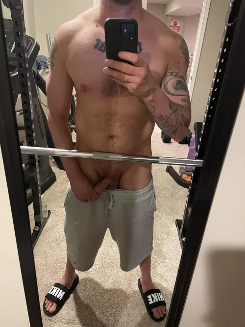 (44) married father of 3 - always horny and down to chat