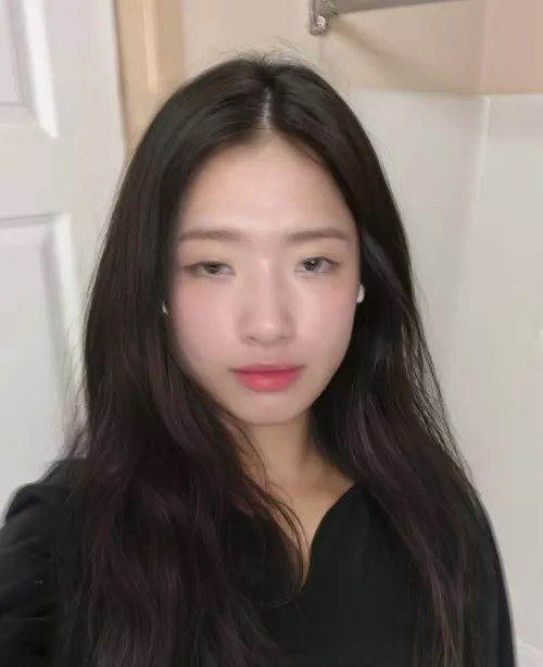 Am I pretty enough to be here 🥺