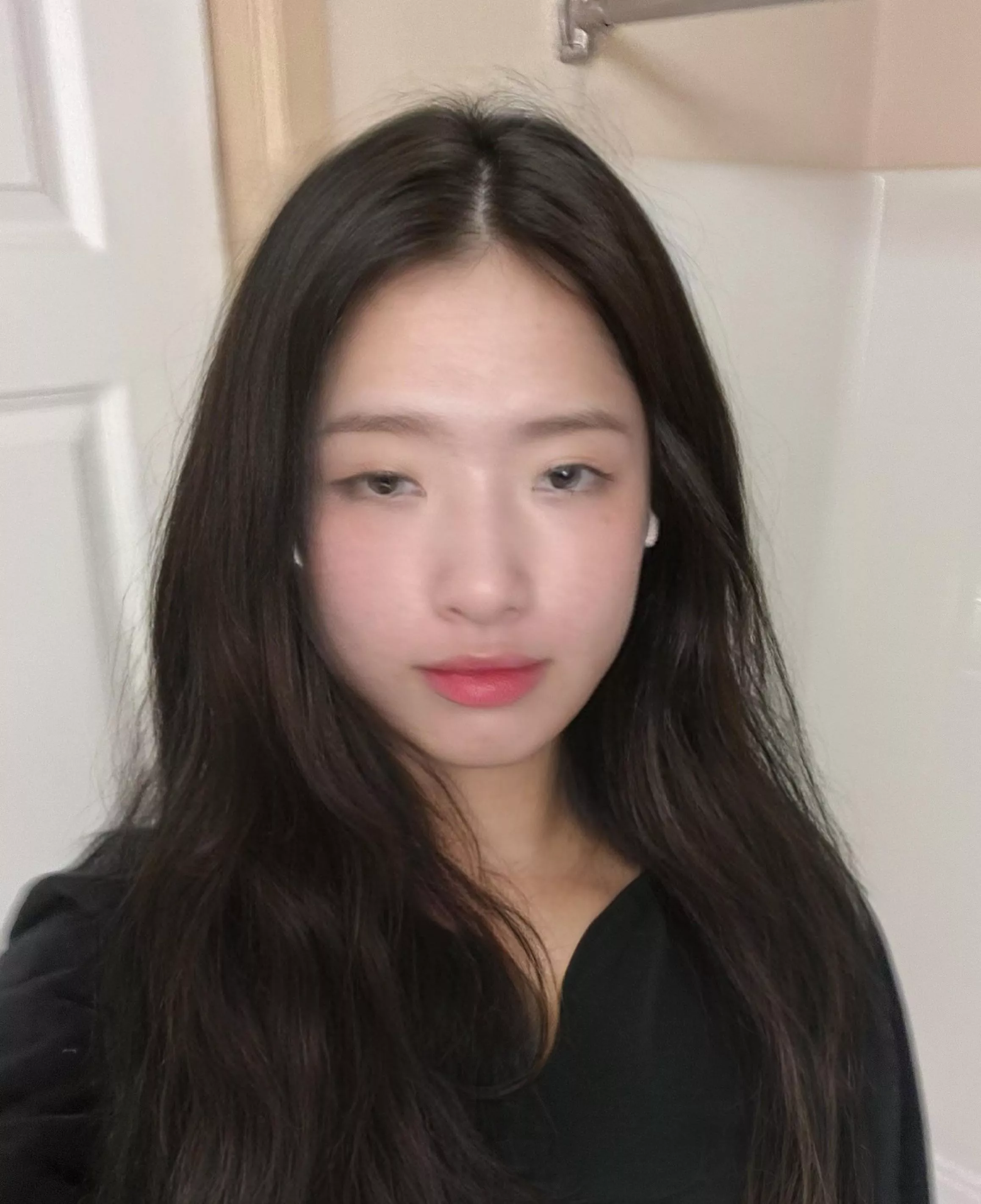 Am I pretty enough to be here 🥺