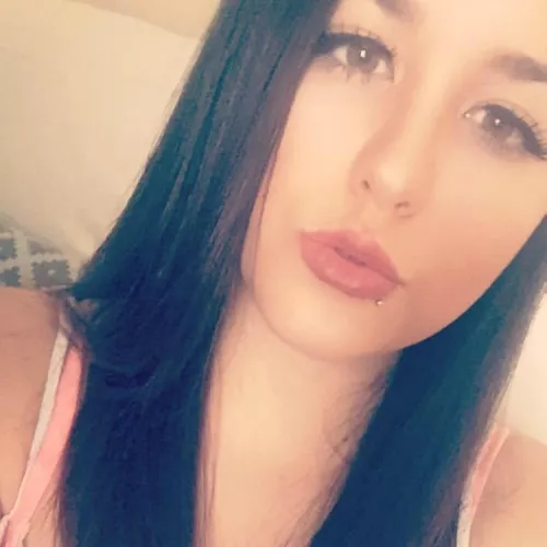 Anyone wants me sucking their ball dm me