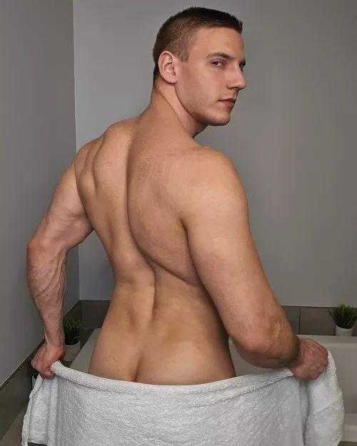 Are we taking a bath or a shower 😏💦..?