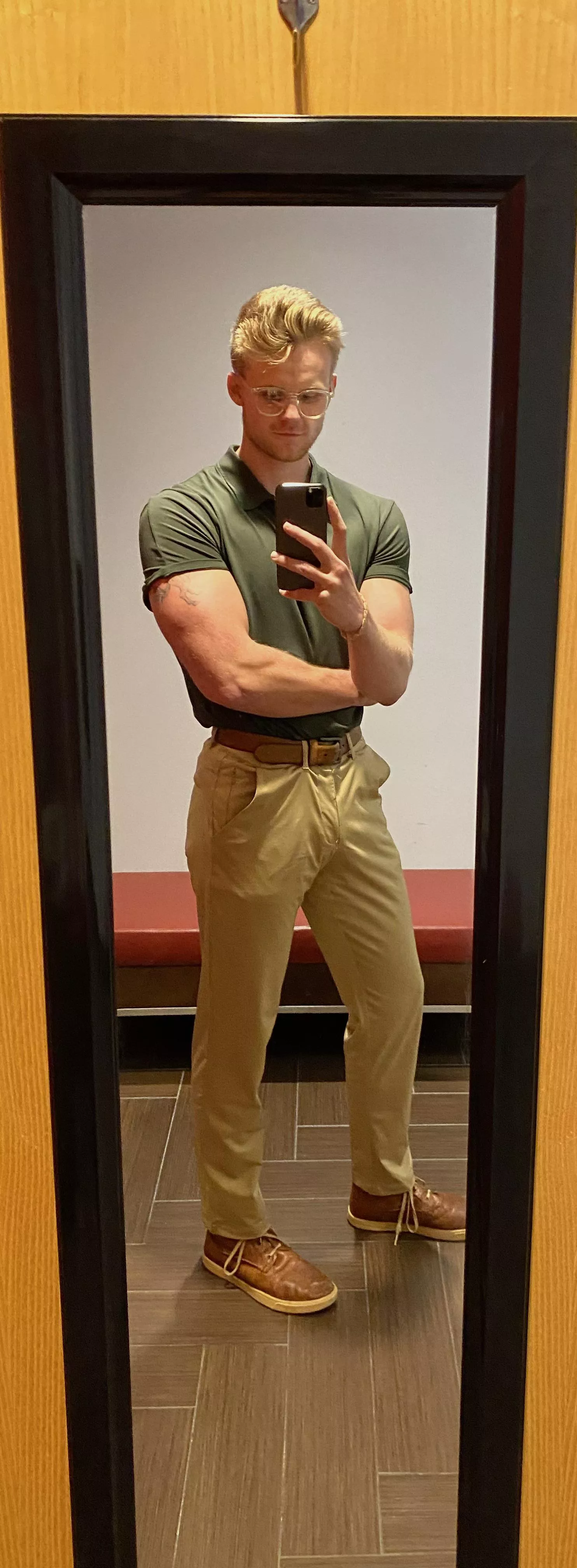 Bored at work, need someone to fulfill an office fantasy with