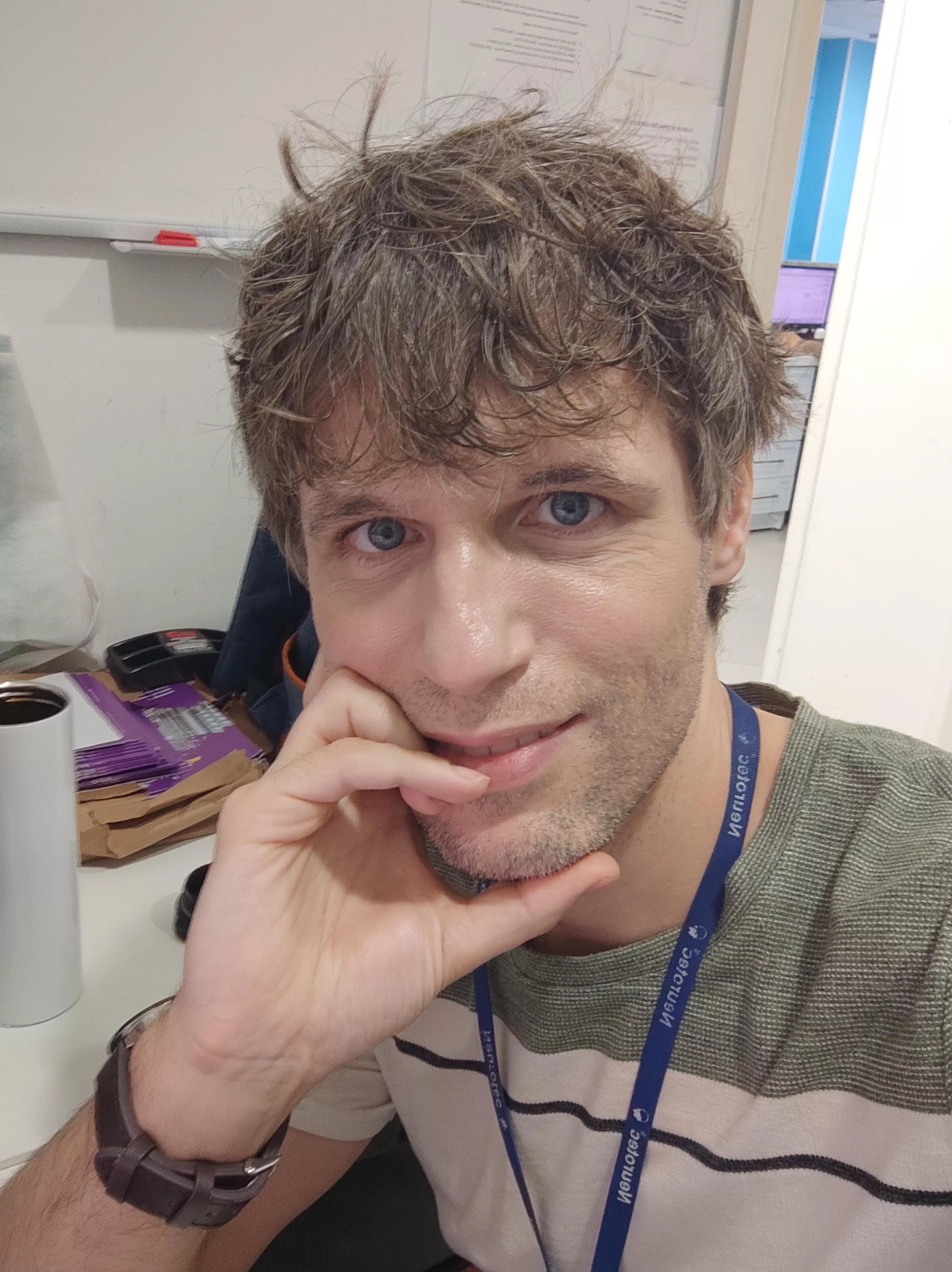 Casual (and messy hair) Thursday because tomorrow is a holiday🥳