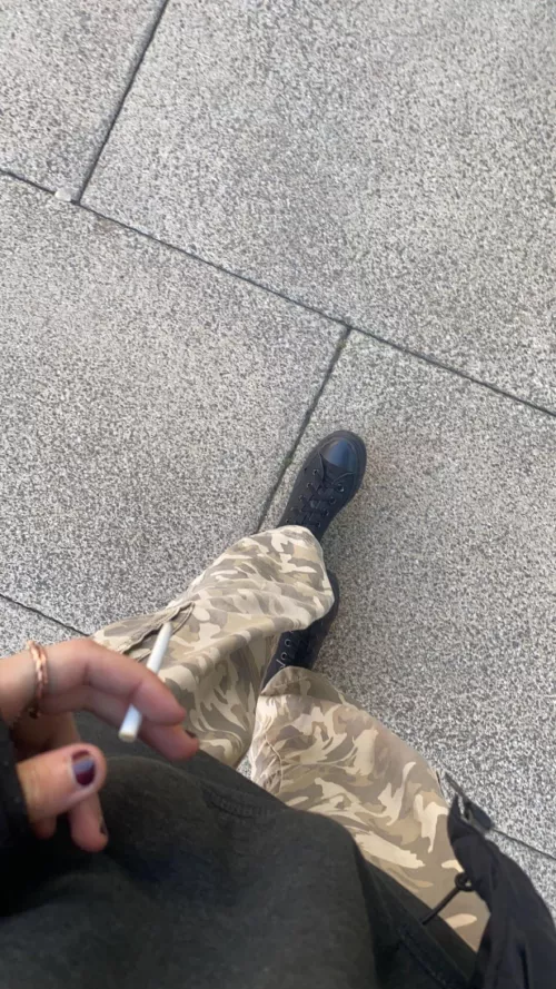 Do you prefer hand rolled or straights?