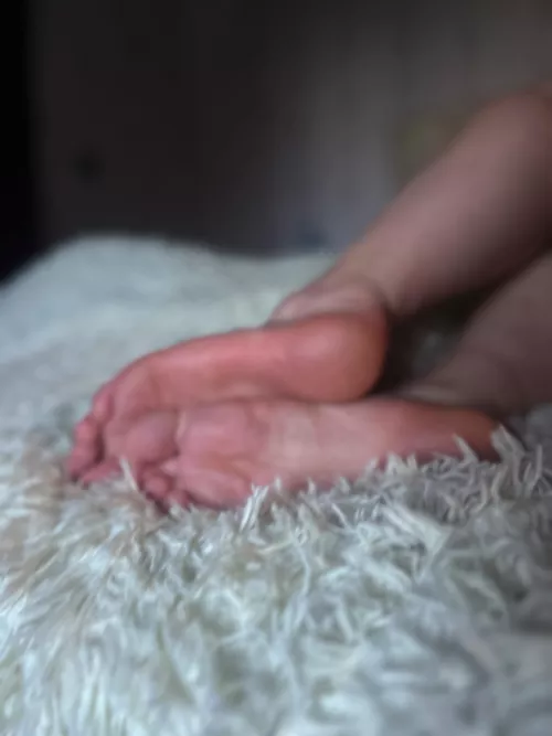 Do you want to play with my legs? I will make you very happy