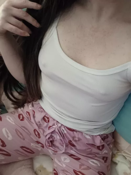 dropping some rare small boobs in your braless feed