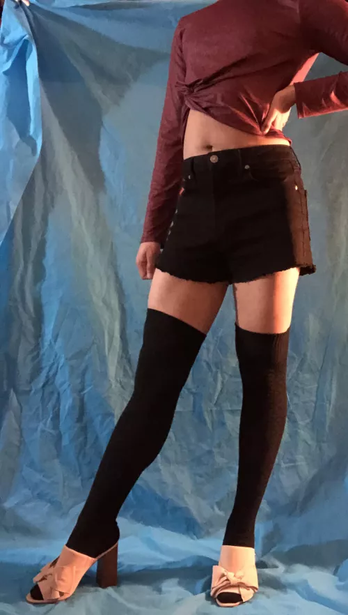 I am now AVERAGE HEIGHT! All it took was heels 🥲