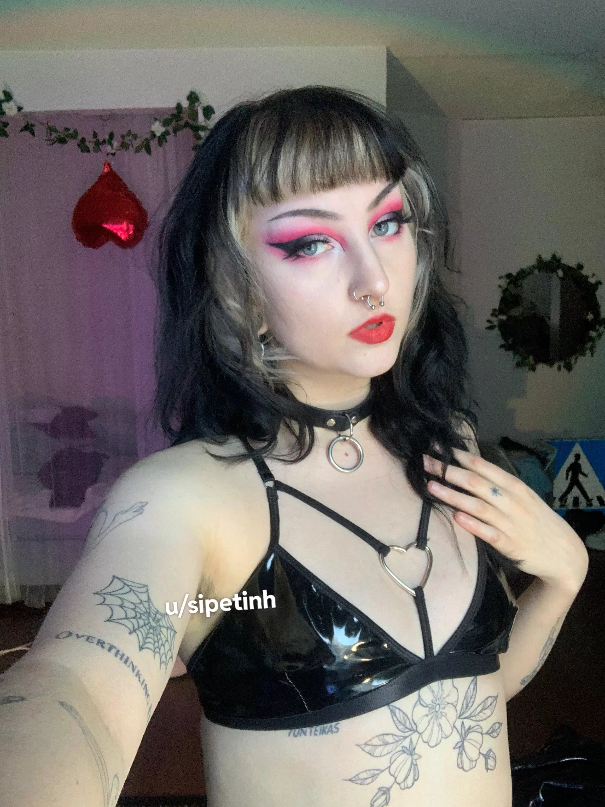 I am tattooed and hawt