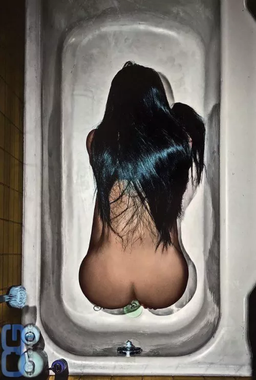 Is this picture real or fake of Kim. I always wonder 🤔🍑