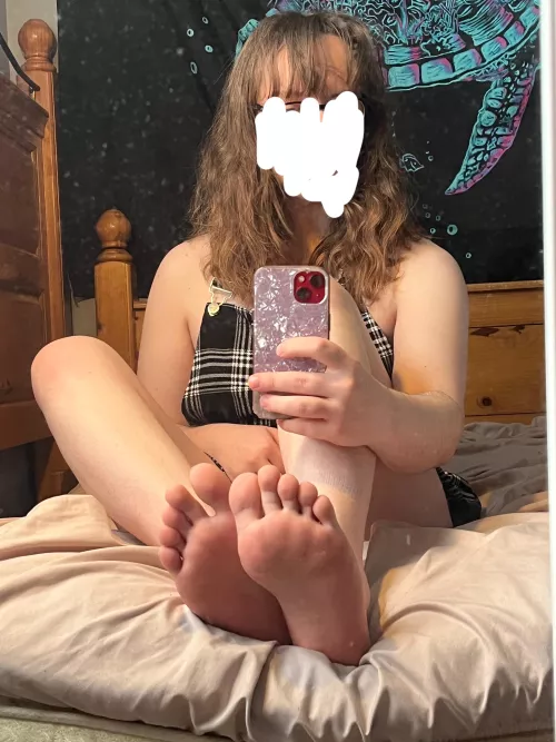 It’s raining so much today come cuddle me :(