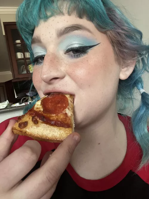 Just a girl that loves to eat