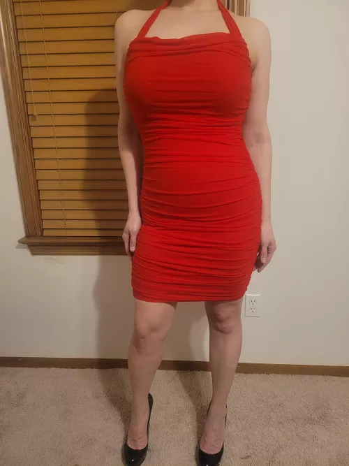 Middle-aged mom dressed like a bar slut
