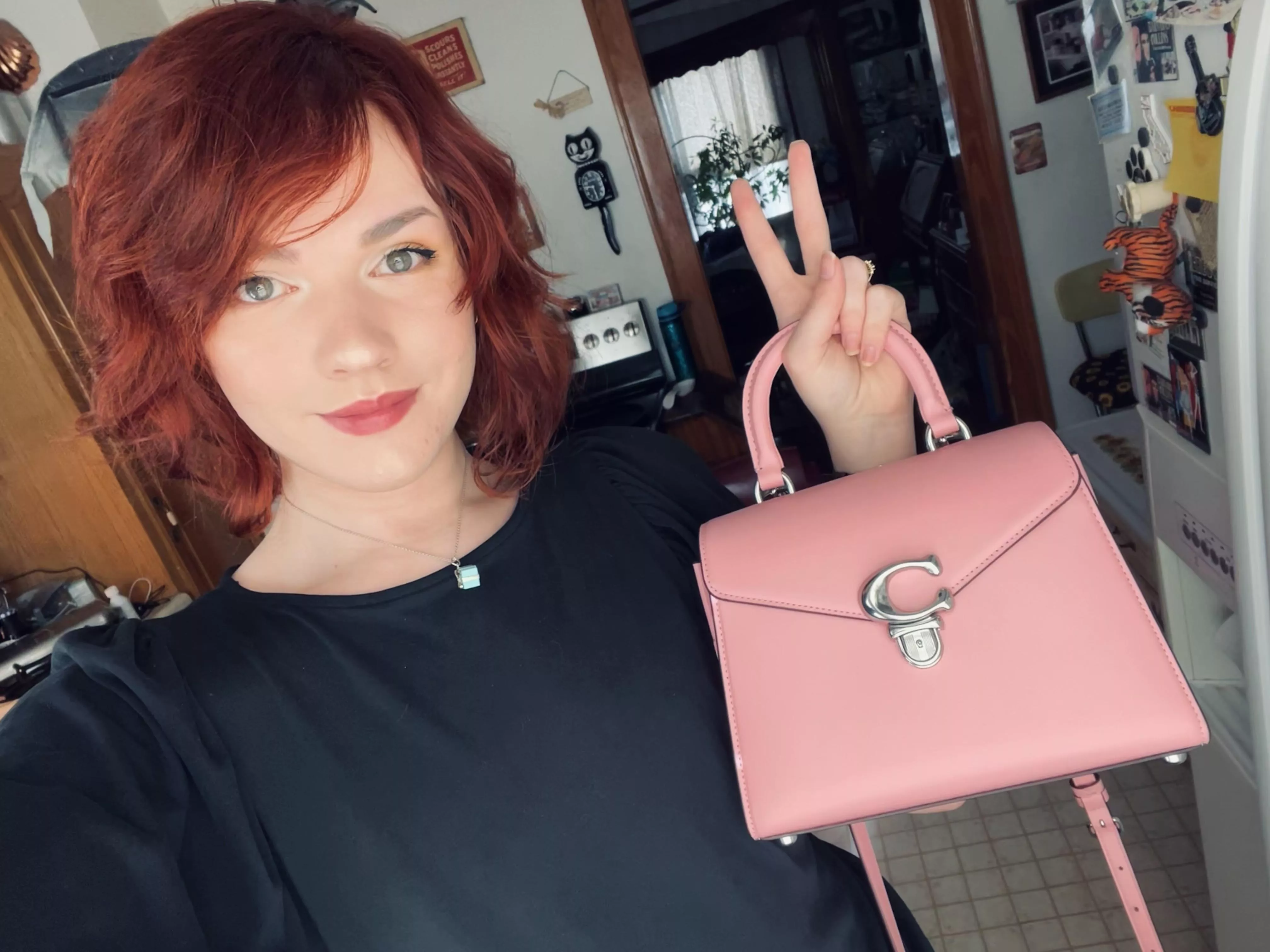 Off to work! I love this cute pink bag