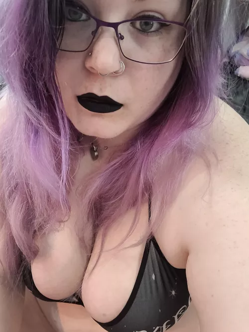 Purple and black look so good together