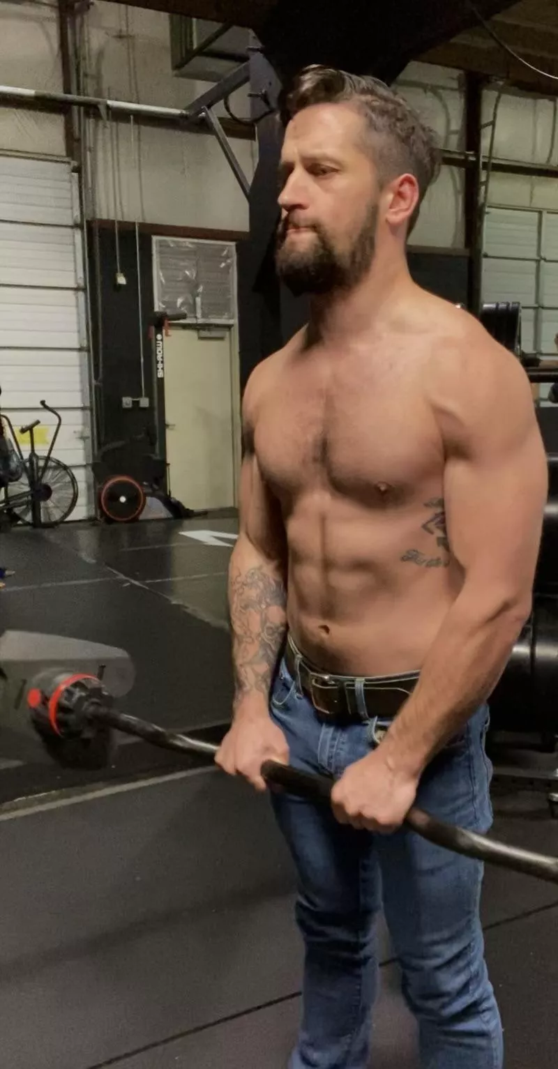 Reverse curls feat. jeans