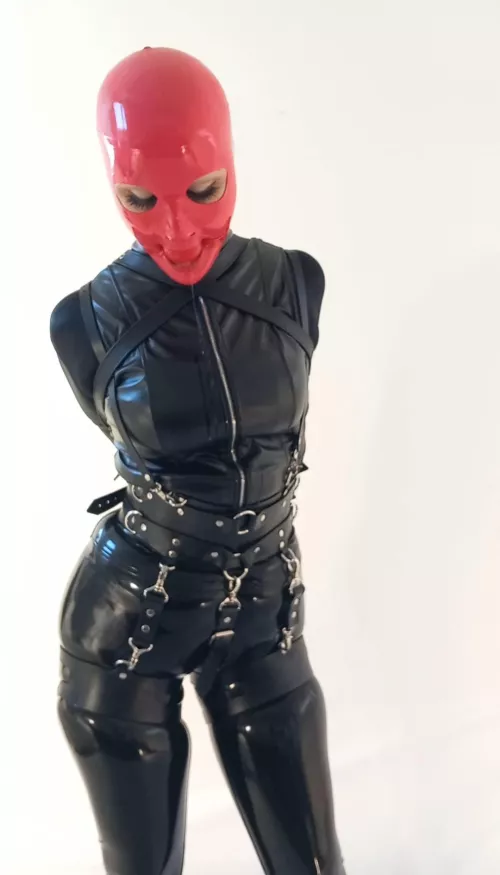 Shining, drooling, struggling ✨️🖤✨️🤤🤤