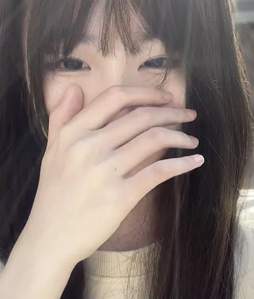 Shy girl gathering some confidence ☺️