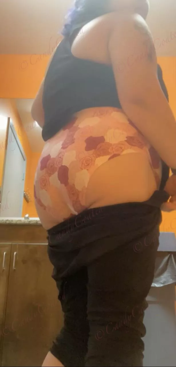 Snag these soft, pink flowers with an hour of cardio and one play session for $40 today 😜 [selling] want more add ons? I’m your gal 😘