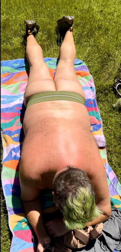 Sun’s out buns out 😀🌞🍑