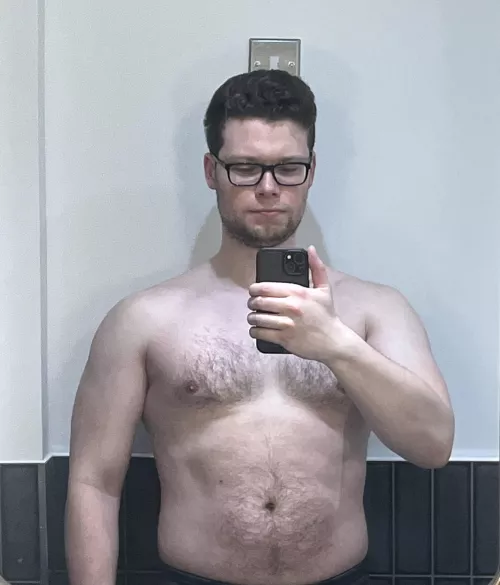 The thickness of Easter chocolate and a knee injury 😂 back to the gym before summer!