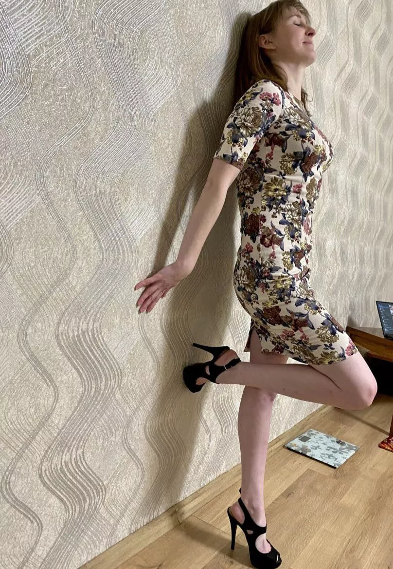 Tight dress and tight pussy to match