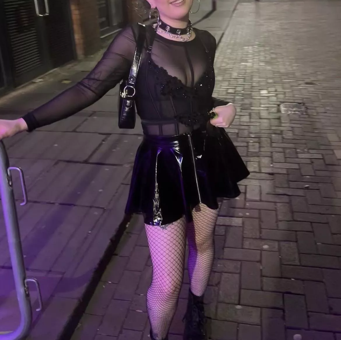 Would you submit to Hollie? 🖤⛓️🔞