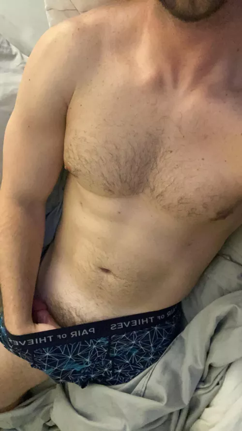 33- hungover & horny. Fit dudes hmu c_t231611