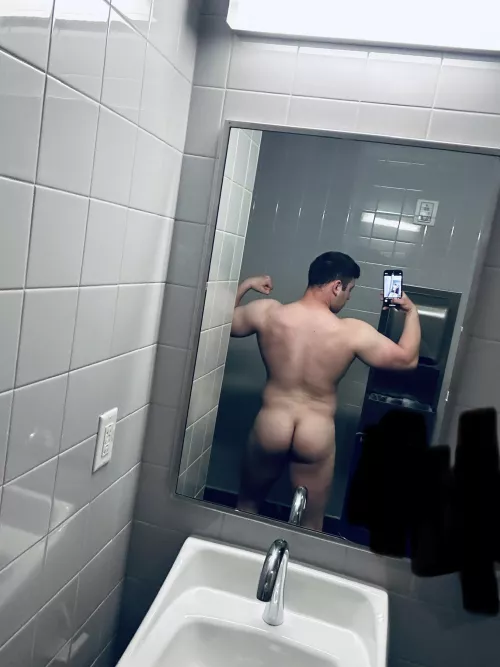 A real man booty 🍑