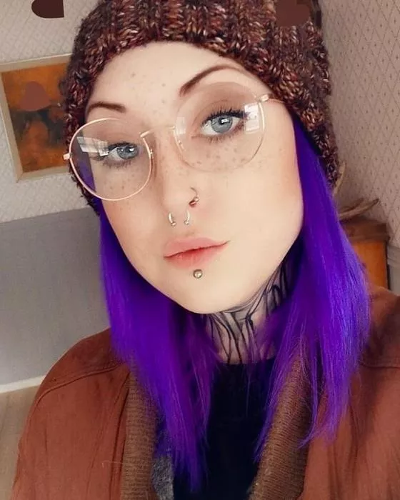 Anyone here good with photoshop?