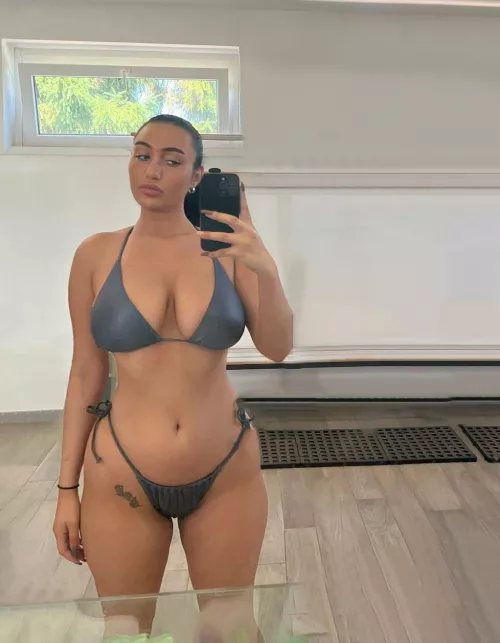 Big thighs or big boobs