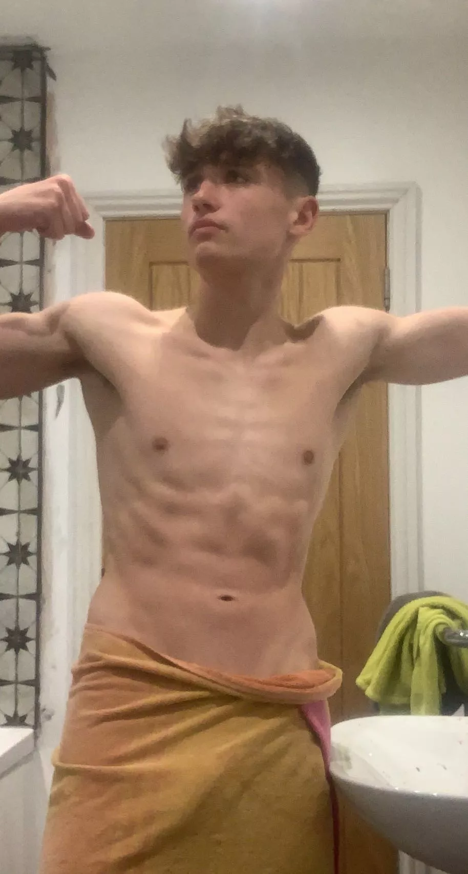 Bulge on my towel 🍆