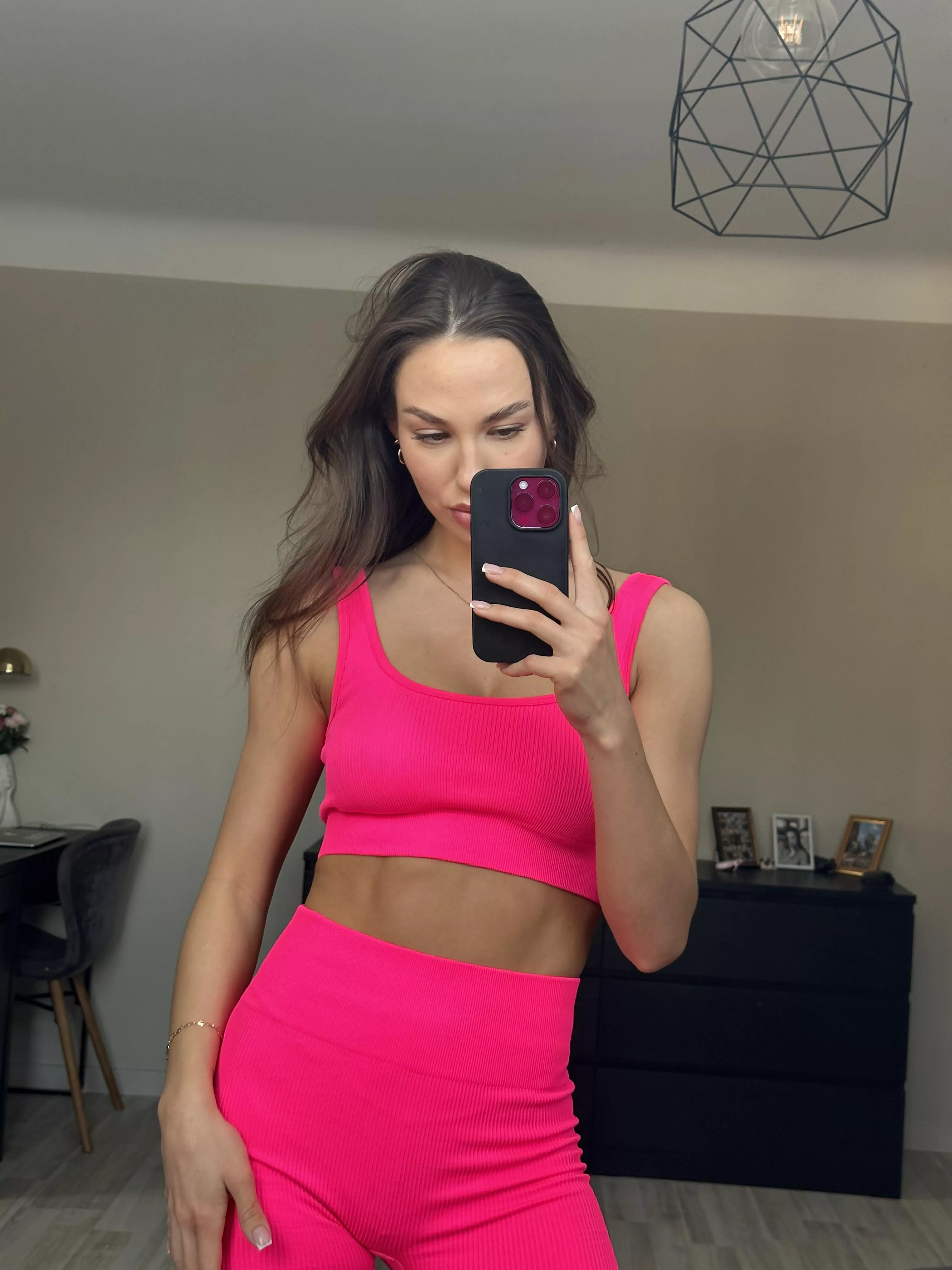 Crop tops and mirror selfies are a match made in heaven