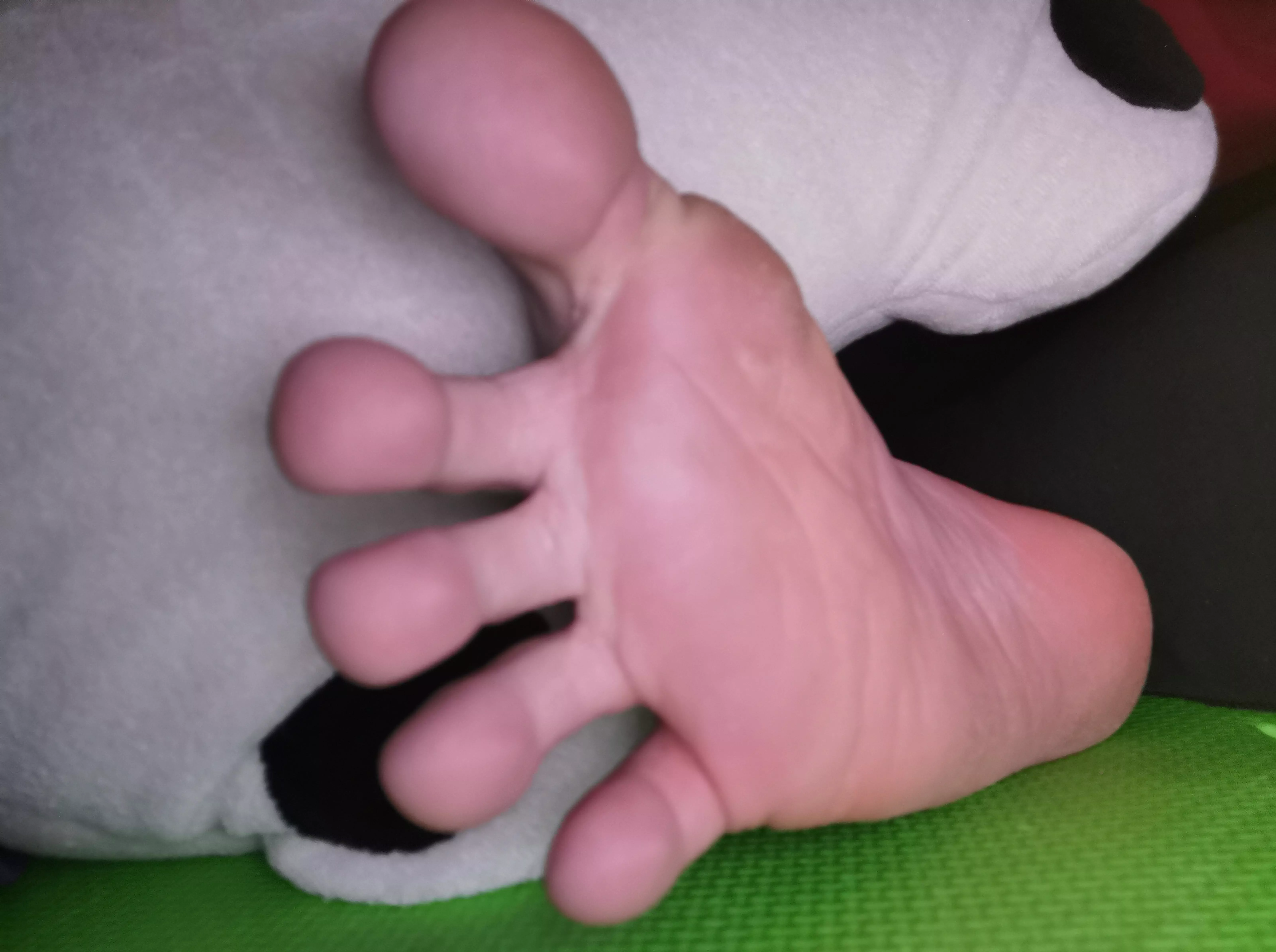 Do you like sole and wide spread toes?