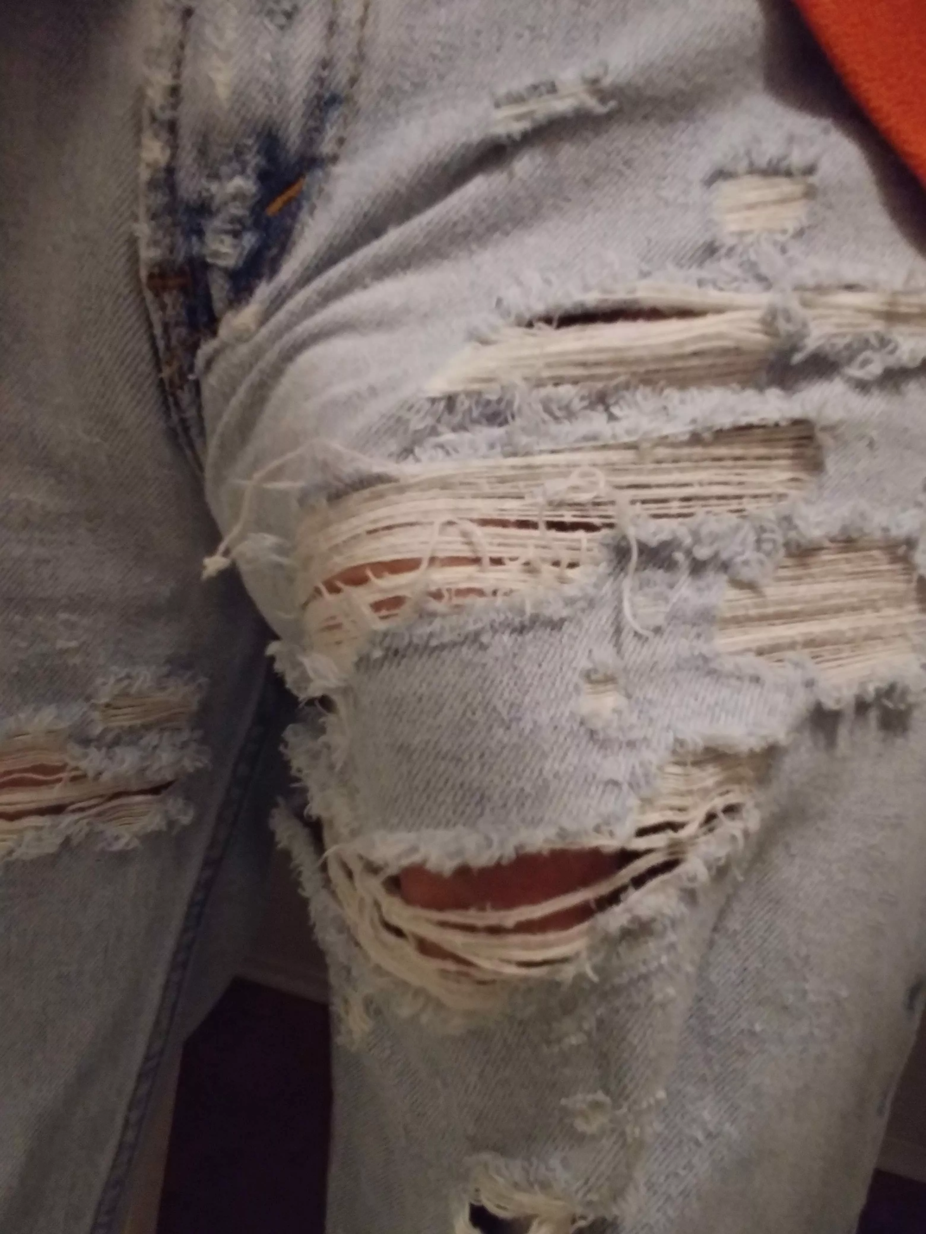 Do you think my shredded jeans give nice outlines?