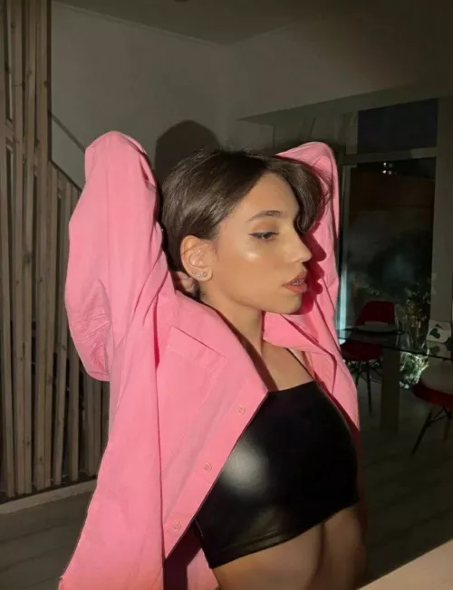 (F19) Decided to wear a leather bralette for a party. How's the look ?