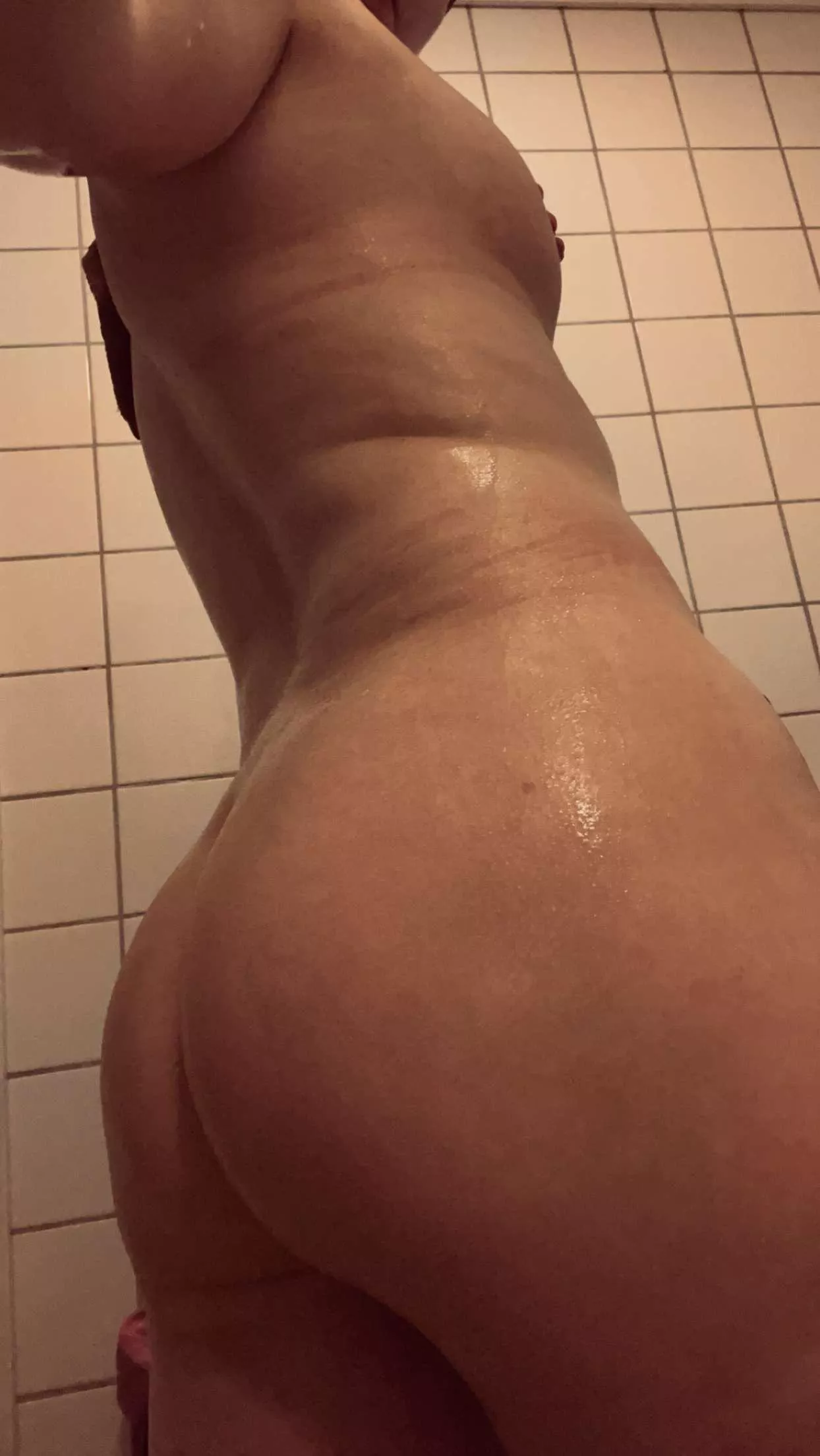 Help me. What should i put up here?😈