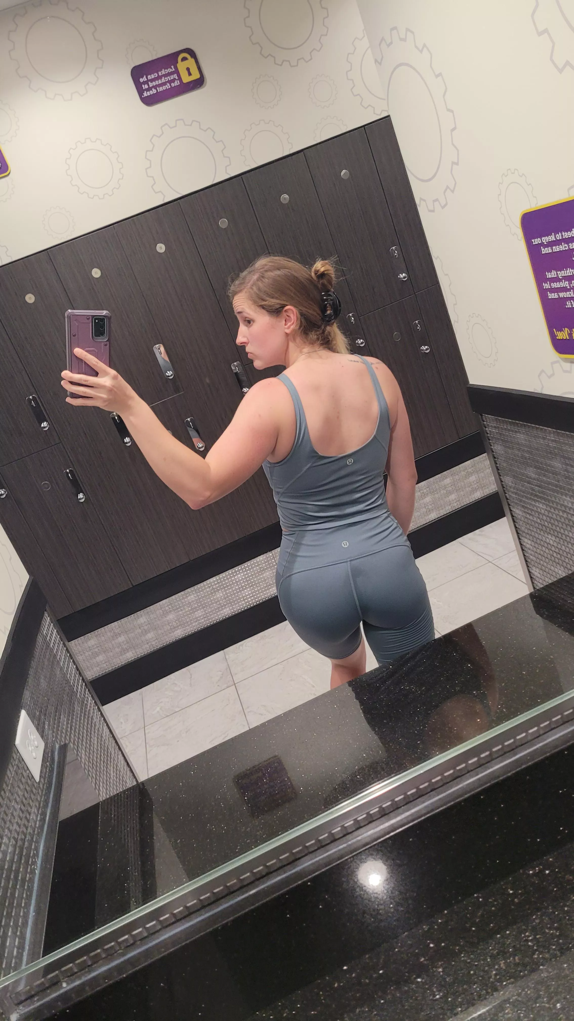 How to know when a girl takes her workouts seriously lol