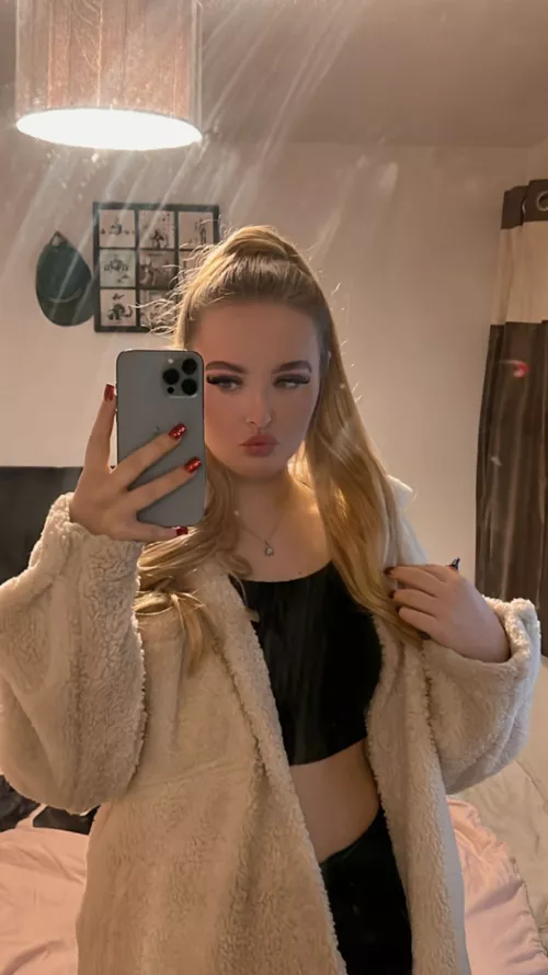 I hope this sexy selfie will make your day better