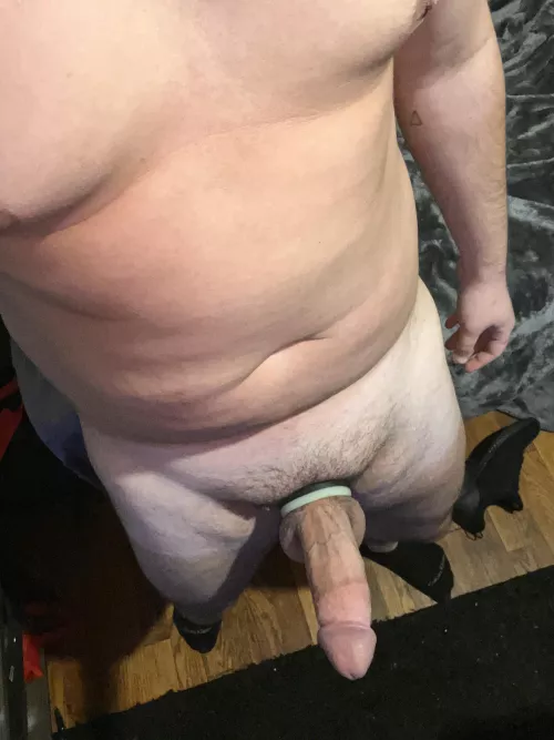 I’m horny! Who wants to suck me off after work??😈(22)