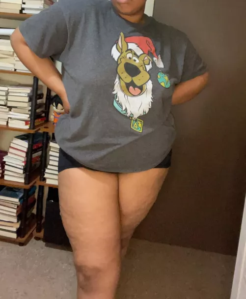 Imagine these legs wrapped around your waist 🫣