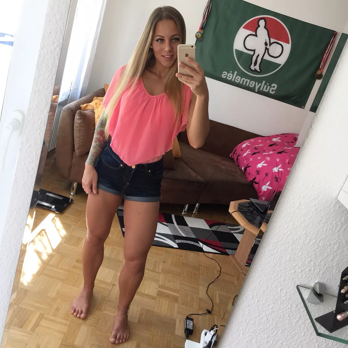 (IUTR) Is it possible to get noticed here just with a casual selfie? 🥺👉👈