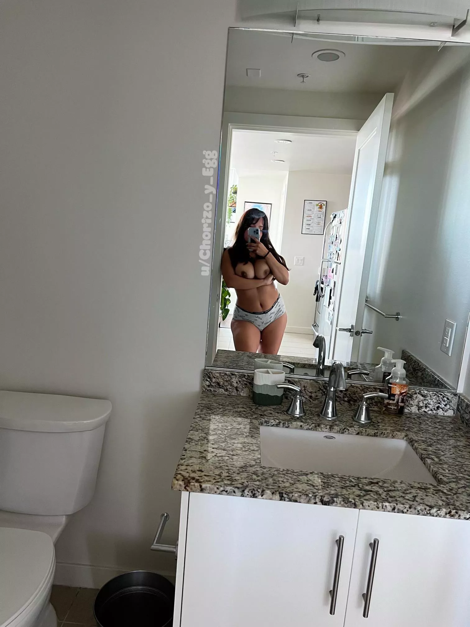 Justa basic mirror selfie [f]