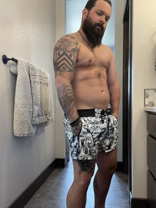 Loving these shorter swim trunks!