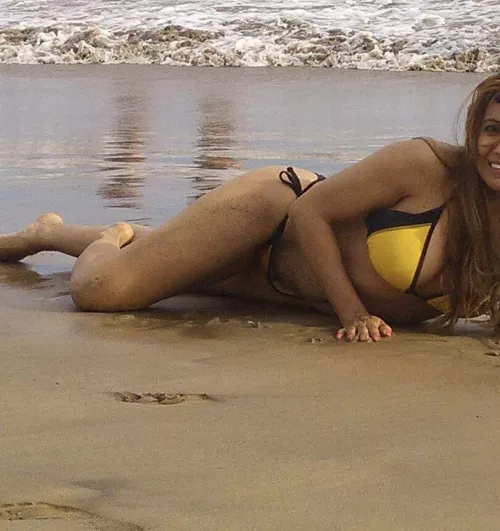 My sexy Gf at the beach 🏝️