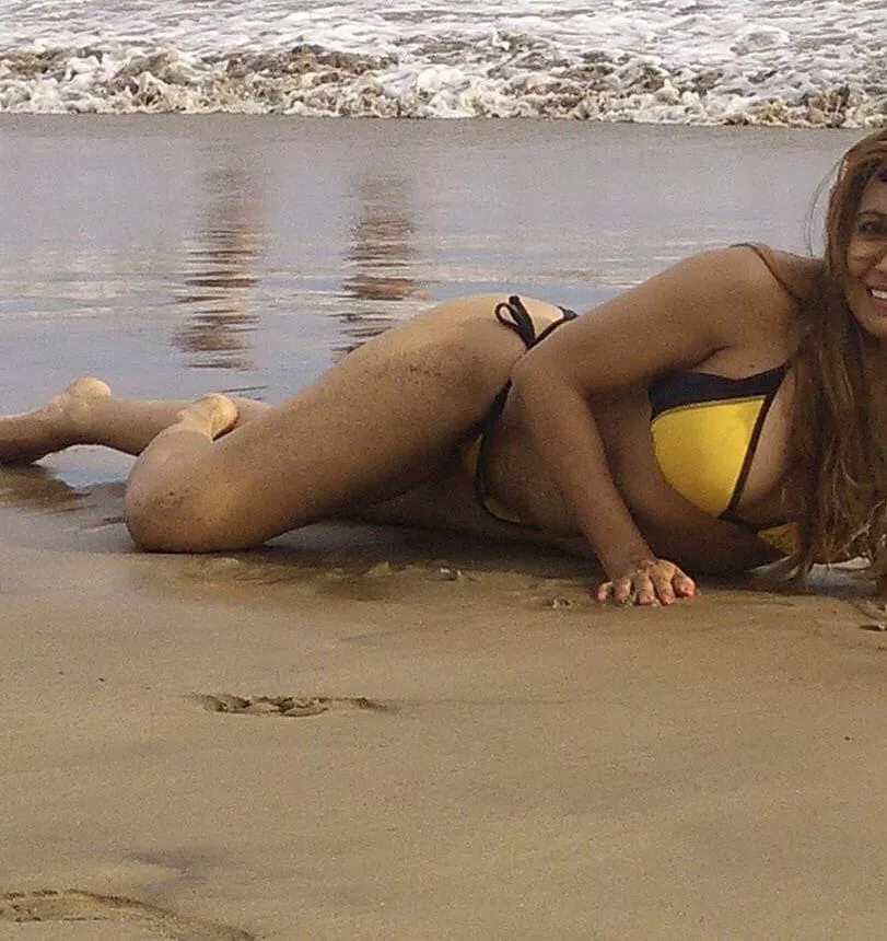 My sexy Gf at the beach 🏝️